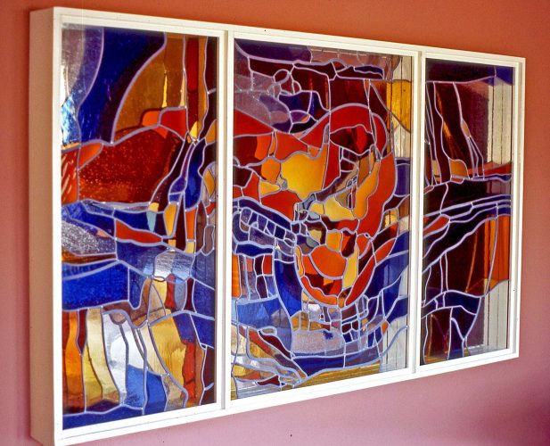Thanks to its backlighting with recessed mirror, Arizona Arroyo's stained glass and its reflections constantly shift and interact as viewers move past.