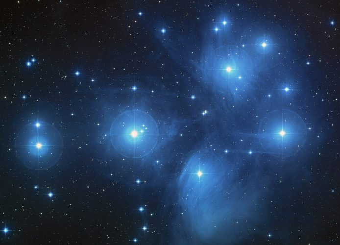 Optical effects in photo of Pleiades are echoed in 
